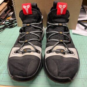 Kobe Bryant Men's Basketball Shoes Size 10